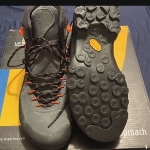 NEW La sportiva hiking boots